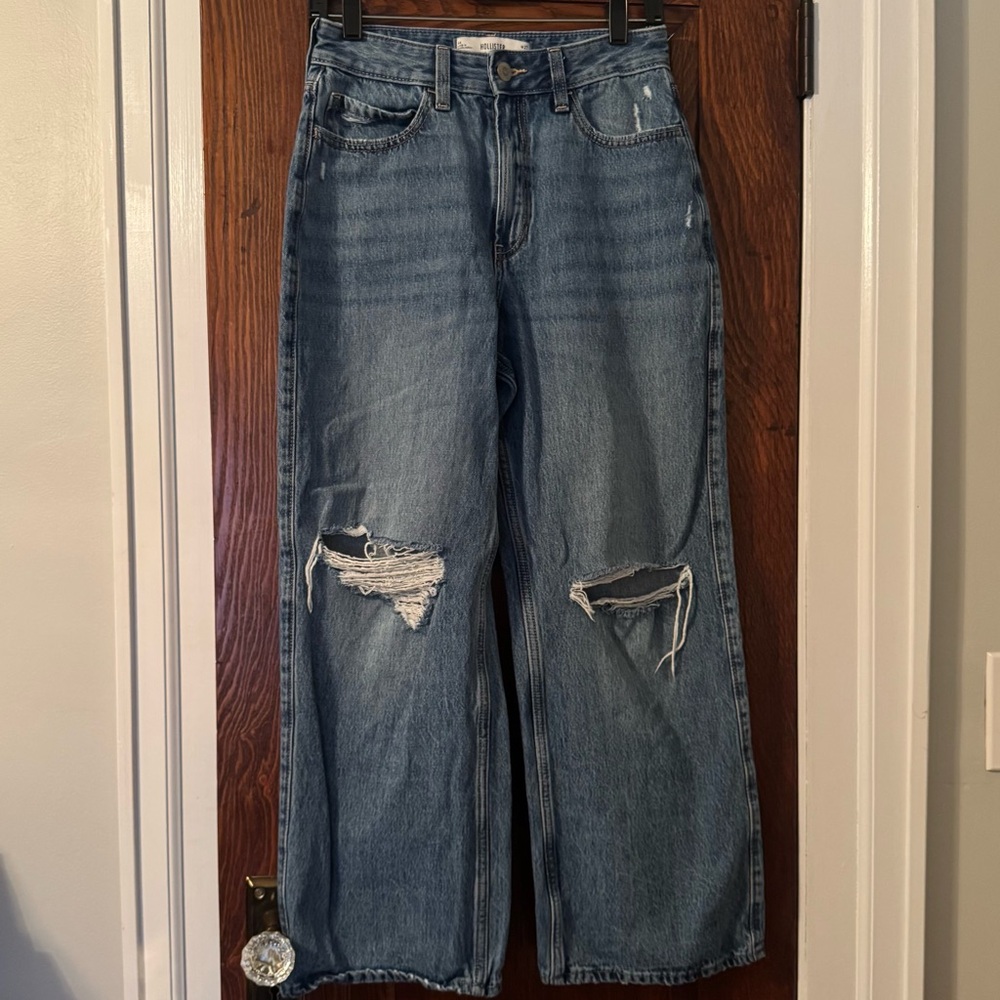 Hollister Ultra High Rise Baggy Distressed Jeans 27 Short / 4S